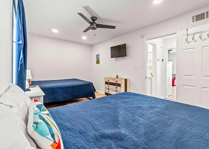 Amazing Wfree Wifi Ac Shared Pool Deck Water Views